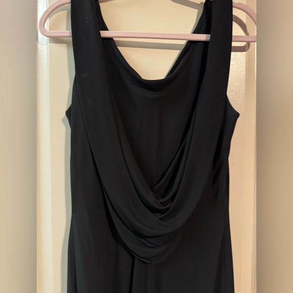 Elegant Black Sleeveless Dress - Picture 2 of 7